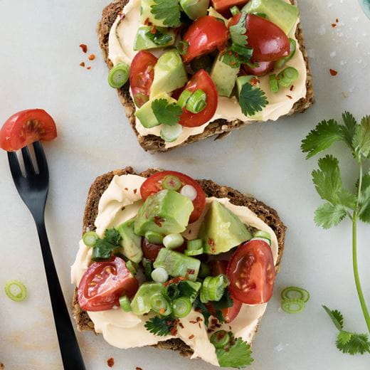 recipe image Vollkornbrot mit Avocado-Dip