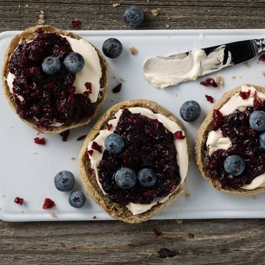 recipe image ToastiesmitCranberry-Blaubeer-Konfitüre