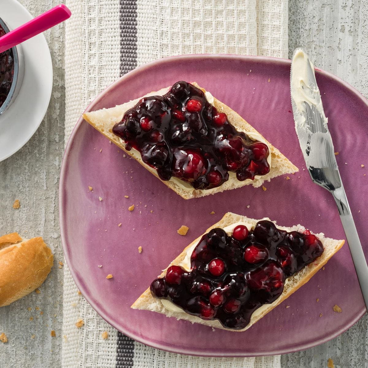recipe image Baguette mit Beeren-Konfitüre